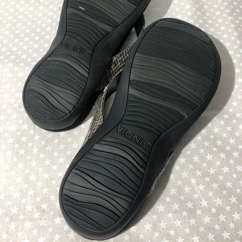 Vionic Flip Flops Grey Snake Print- Like New! - image 5